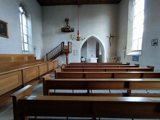 Kirchenschiff Altar