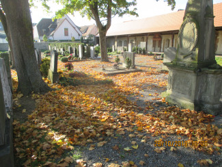 Herbstzeit im Friedhof